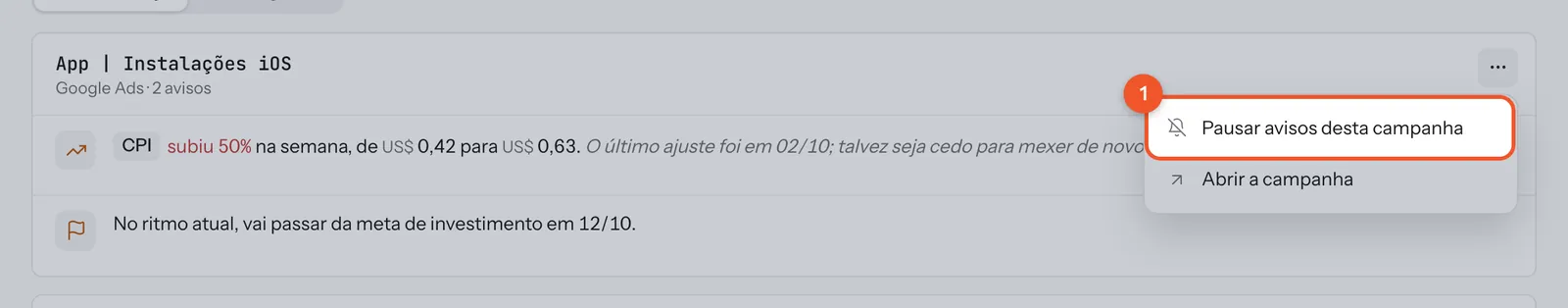 O menu Mais ações de um bloco, com as opções Pausar avisos desta campanha e Abrir a campanha.